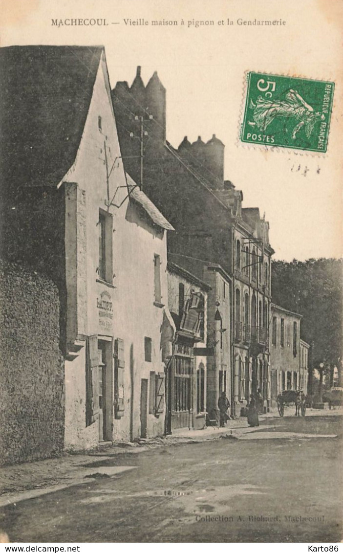 Machecoul * 1907 * La Gendarmerie Nationale Et Vieille Maison à Pignon * Villageois * Menuiserie LAIDET - Machecoul