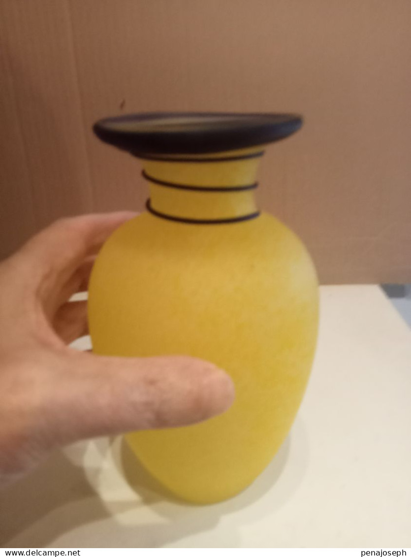 Vase Ancien Couleur Jaune Hauteur 19 Cm - Vazen