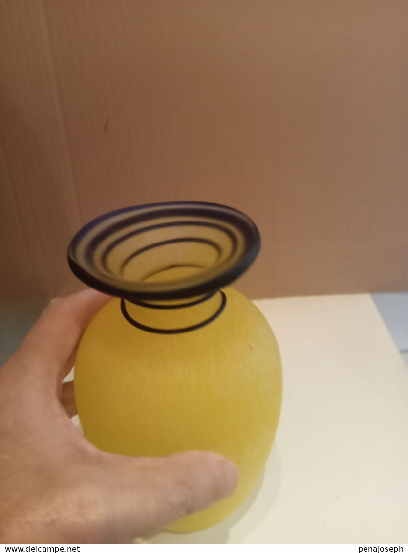 vase ancien couleur jaune hauteur 19 cm
