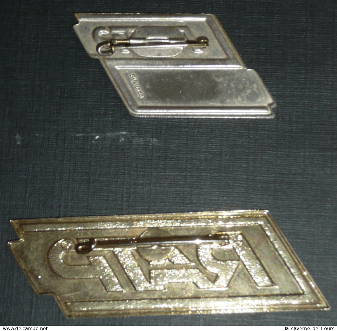 Rare Lot De 2 Anciens Insignes, Broches RATP R.A.T.P., Dont 1 FIA Lyon - Autres & Non Classés