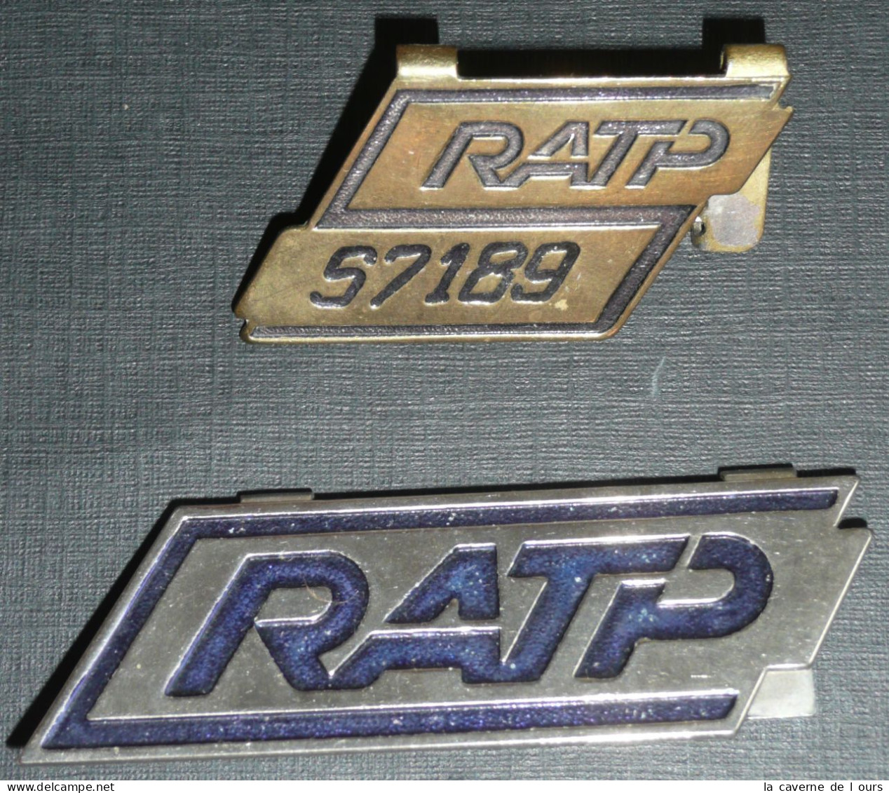 Rare Lot De 2 Anciens Insignes, Clips RATP R.A.T.P. - Andere & Zonder Classificatie