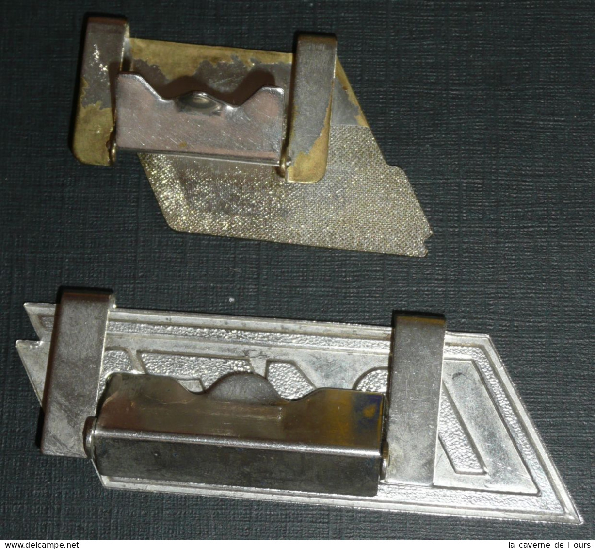 Rare Lot De 2 Anciens Insignes, Clips RATP R.A.T.P. - Other & Unclassified