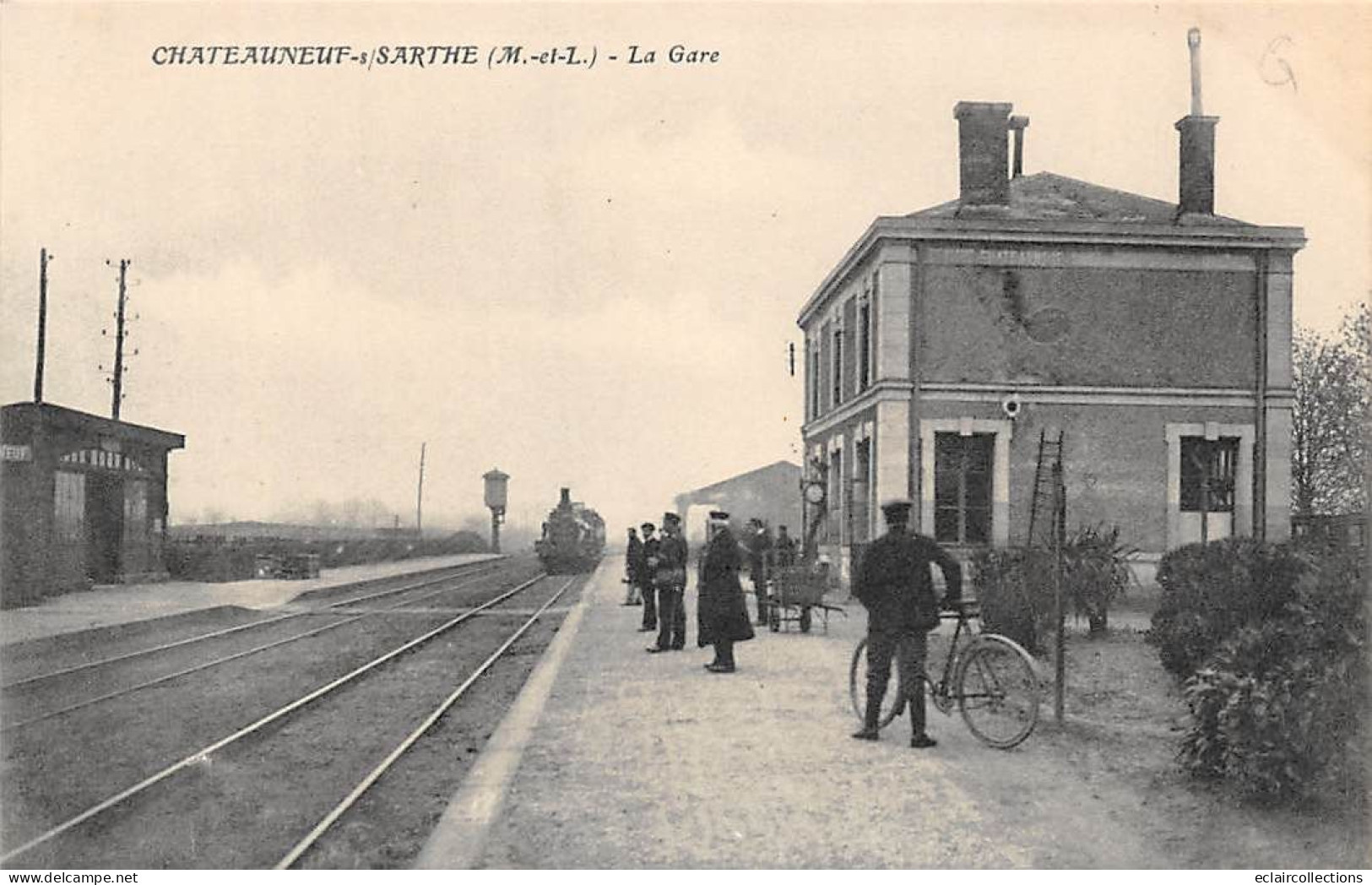 Chateauneuf Sur Sarthe      49        Intérieur De La Gare. Train     (voir Scan) - Chateauneuf Sur Sarthe