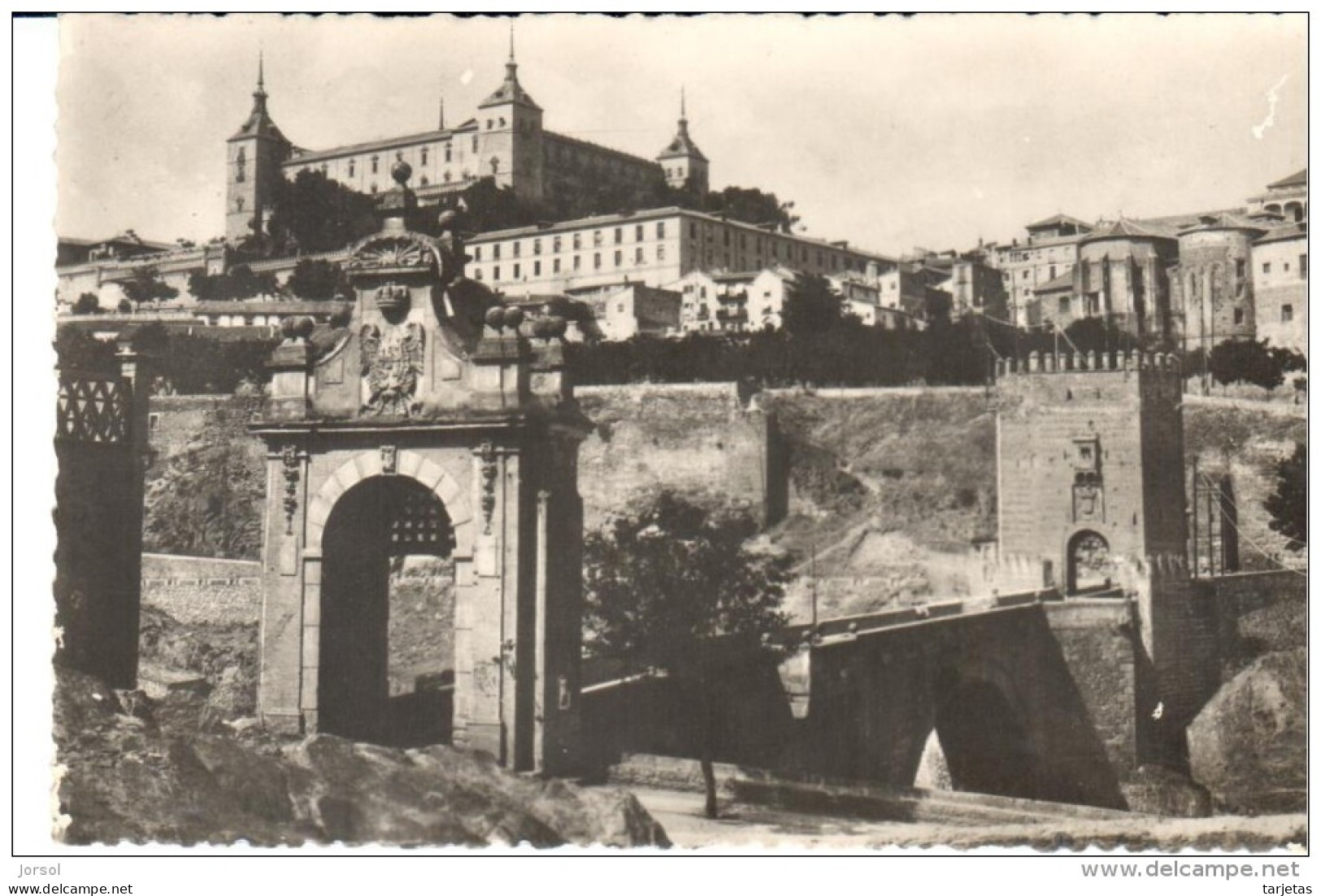 POSTAL    TOLEDO  - ESPAÑA -  PUENTE DE ALCANTARA Y ALCAZAR ANTES DEL ASEDIO - Toledo