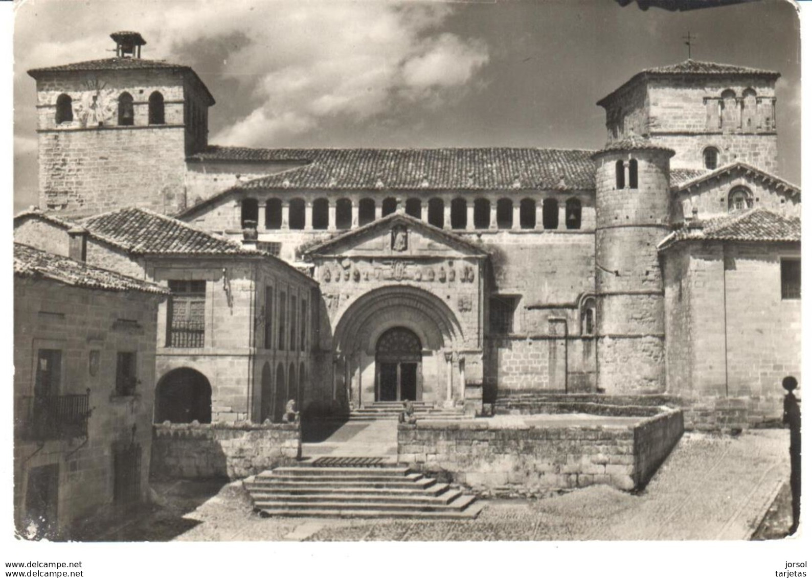 POSTAL    SANTILLANA DE MAR  -CANTABRIA  - FACHADA DE LA REAL COLEGIATA Siglo XII - León