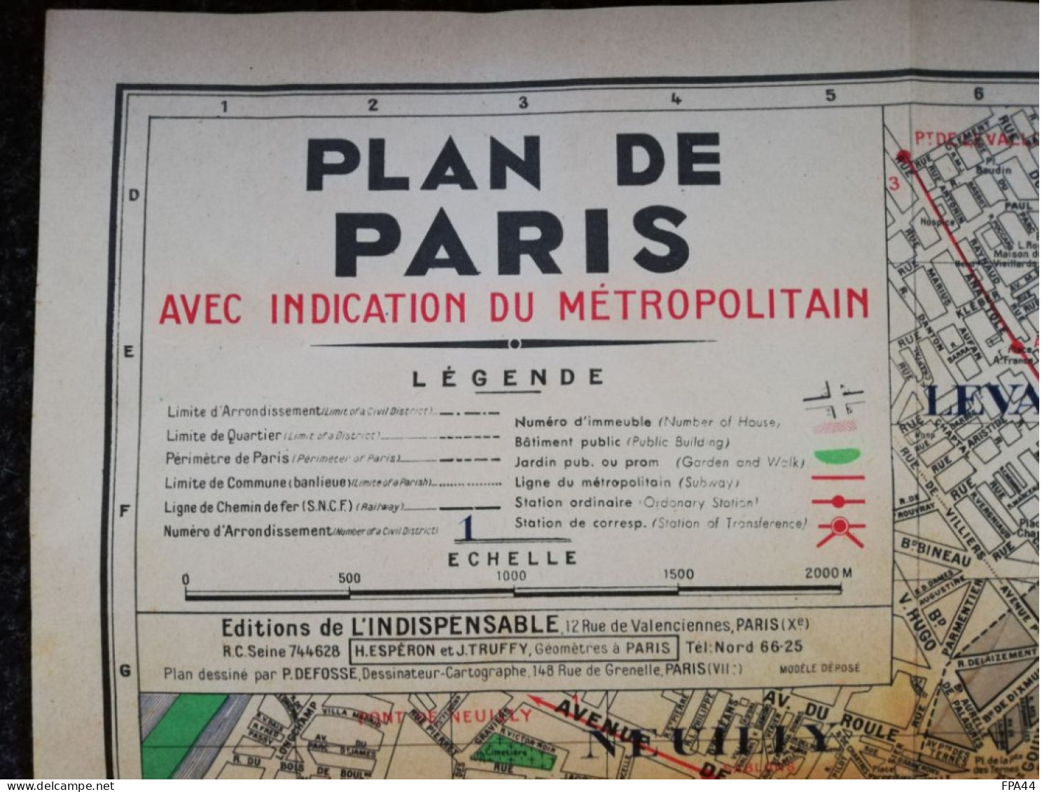 PLAN DE PARIS EDITIONS L'INDISPENSABLE Avec Indication Du Métropolitain    73 Cm X 53 Cm   Imprimerie LEFEBVRE 9-51 - Europe