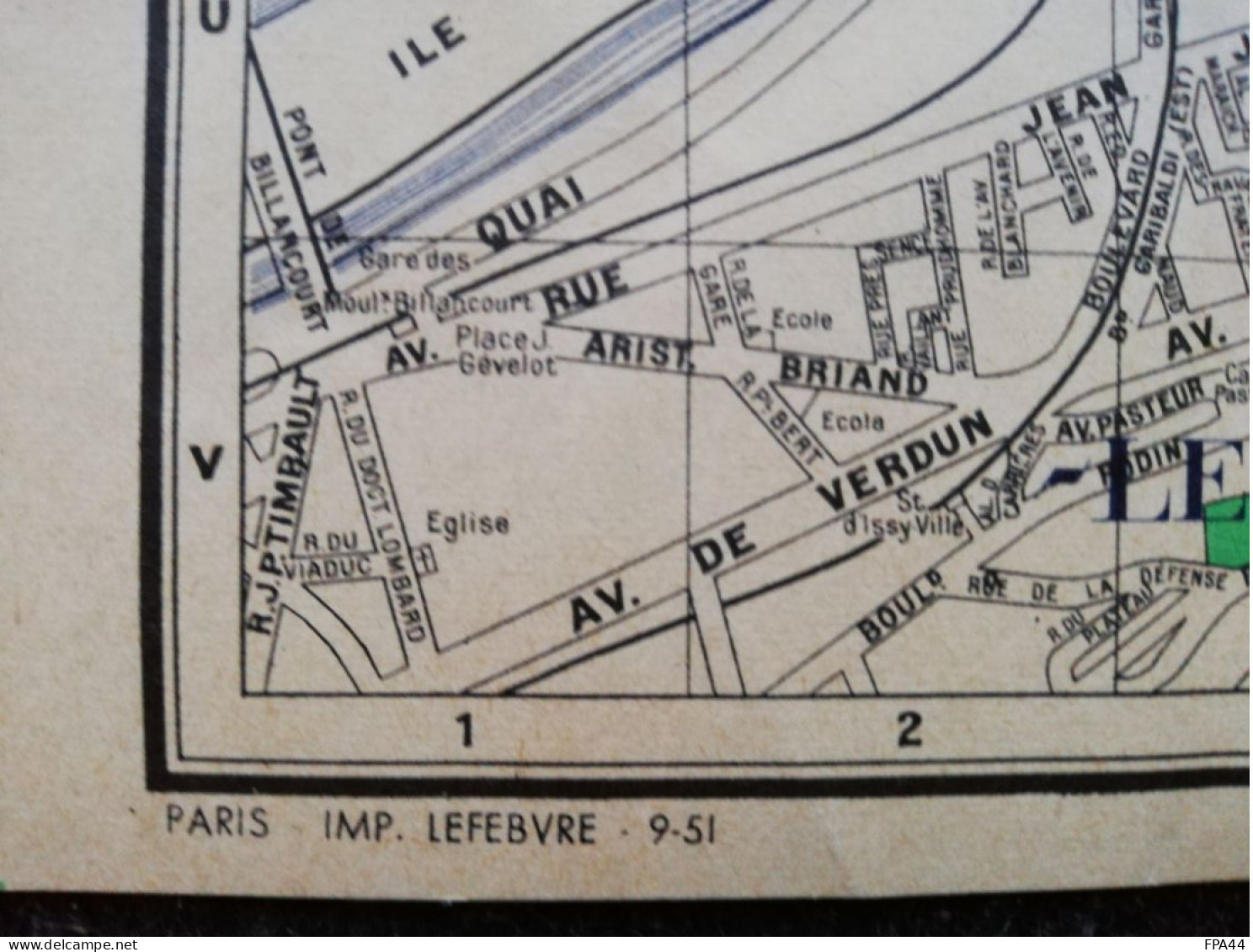 PLAN DE PARIS EDITIONS L'INDISPENSABLE Avec Indication Du Métropolitain    73 Cm X 53 Cm   Imprimerie LEFEBVRE 9-51 - Europa