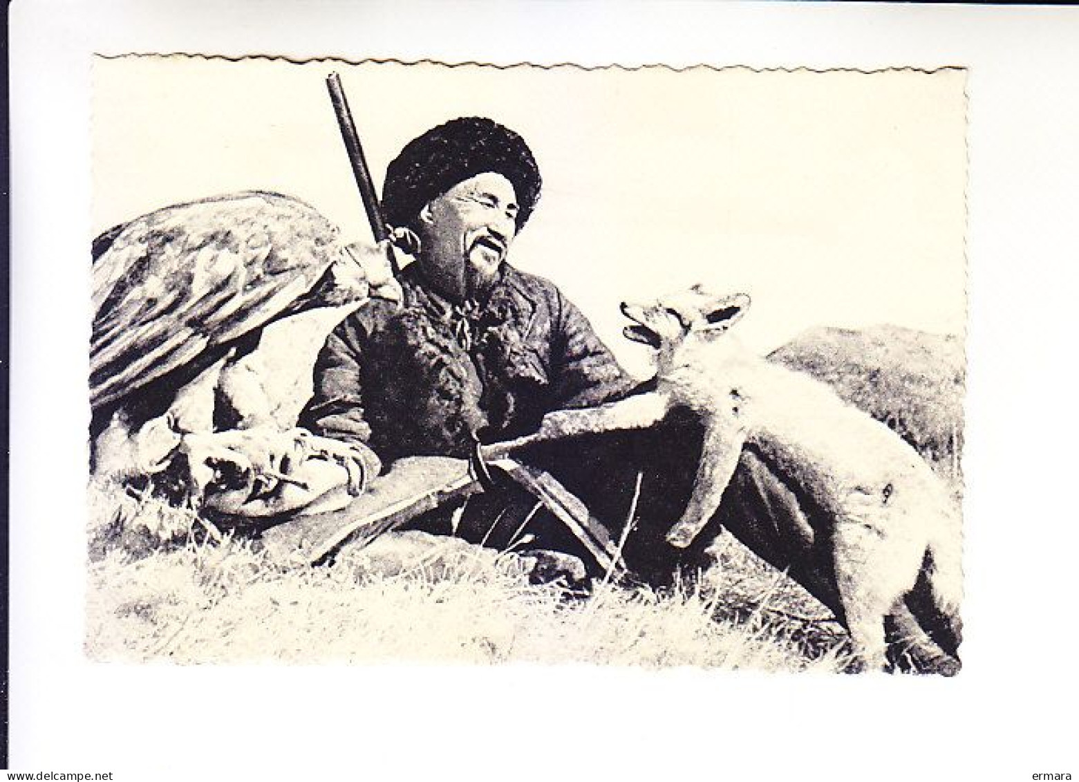 CENTRAL ASIA KYRGYZSTAN THIAN-CHAN HUNTER WITH ROYAL EAGLE AND THEIR PREY ( FOX ) - Kirgisistan