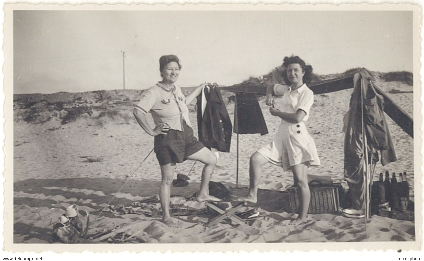 TB Photo «  Les Pin-Up Girls «  Juillet 1947, Femmes à La Plage - Persone Anonimi