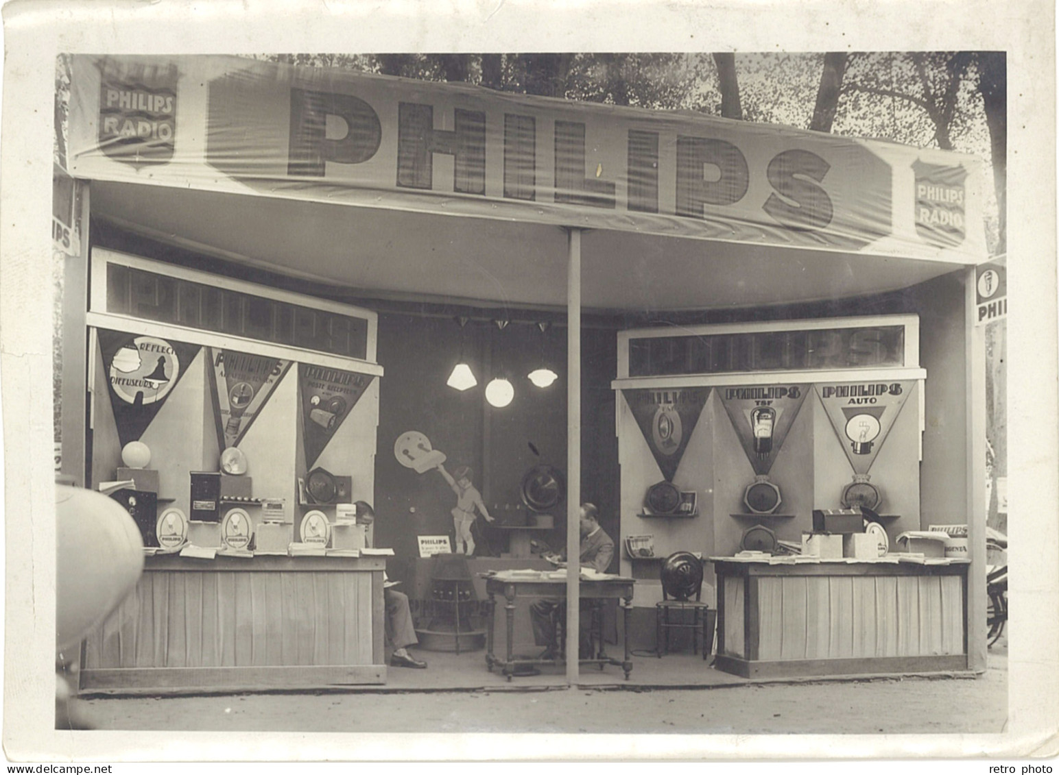 LD Grande Photo Stand De Foire « Philips Radio », Chauvellier Le Mans - Plaatsen