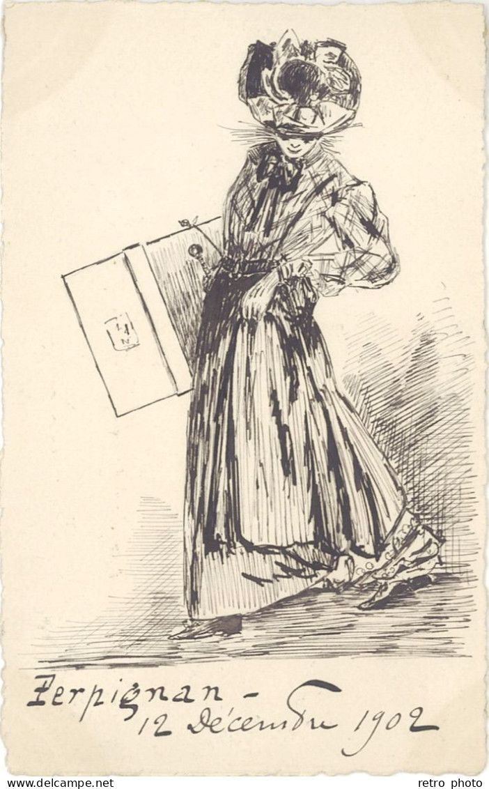 TB* Dessinée Main - Perpignan 1902, Femme En Robe & Chapeau - 1900-1949