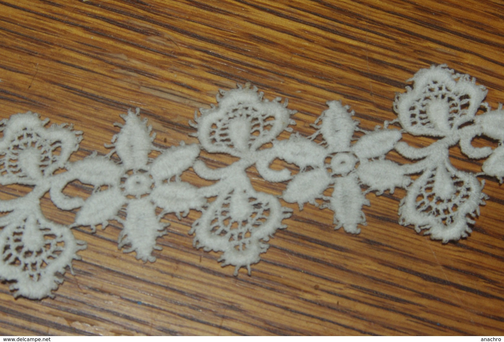 DENTELLE Ancienne GALON Bordure / 3.70 M X  4 Cm  De Large / COUTURE MERCERIE - Dentelles Et Tissus