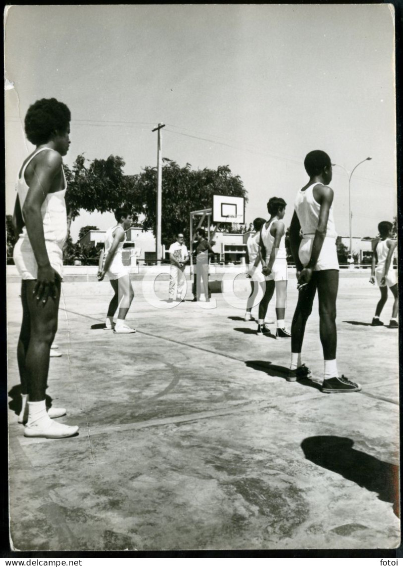 REAL PHOTO POSTCARD SIZE Basquetebol YOUNG TEAM BASKETBALL  ANGOLA AFRICA - Basket-ball