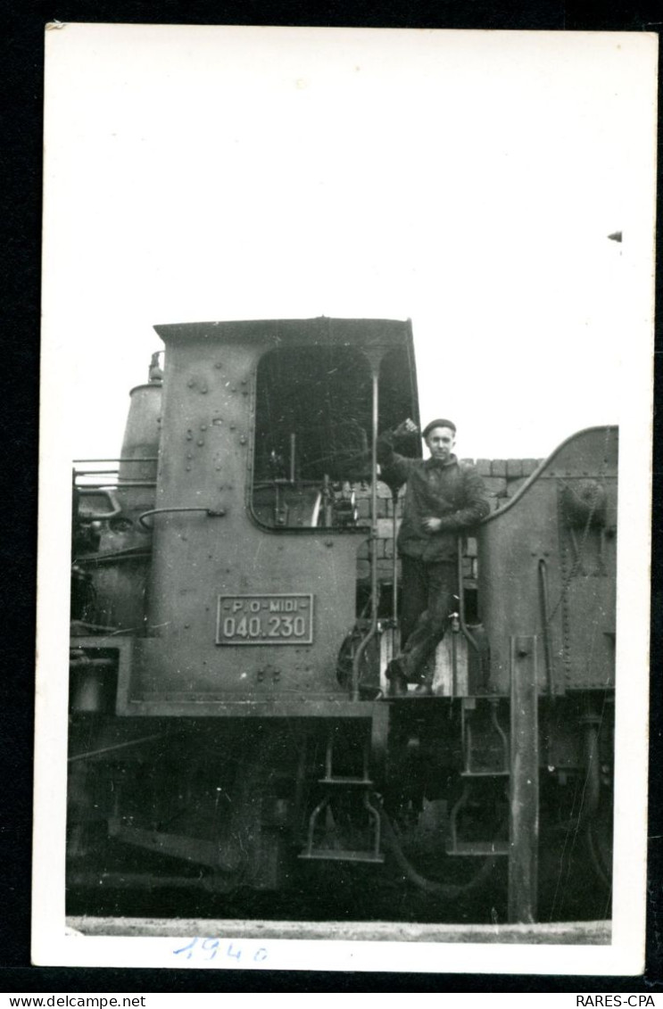 24 BERGERAC - 1940 CHEMINOT (A IDENTIFIER) ET SA LOCOMOTIVE 040.230 - SUPERBE - CPA PHOTO - Bergerac