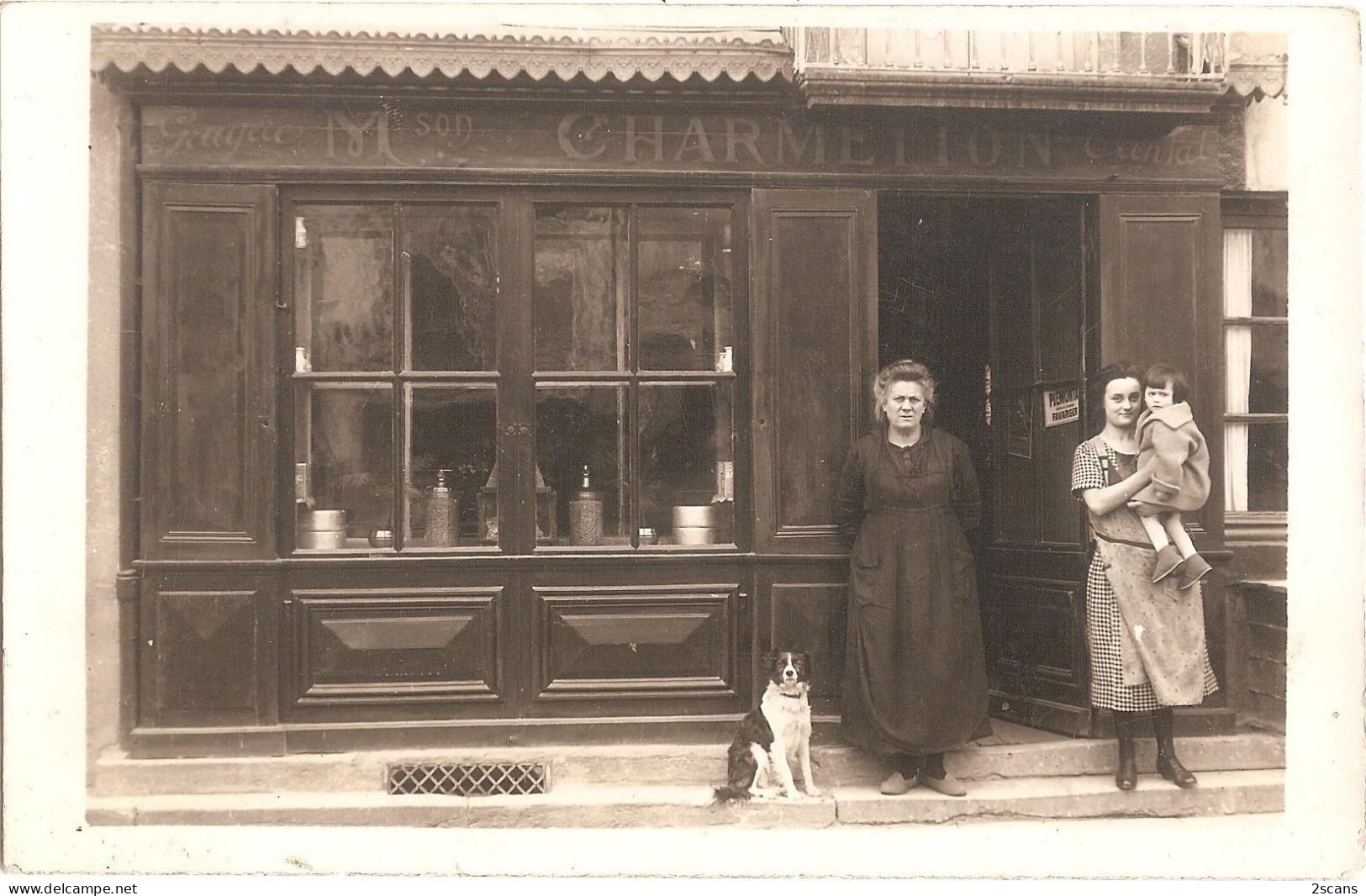 69 - LE BOIS-D'OINGT (place De La République) - CARTE-PHOTO Devanture FROMAGERIE CHARMETTON - (fromage, Gruyère, Cantal) - Le Bois D'Oingt