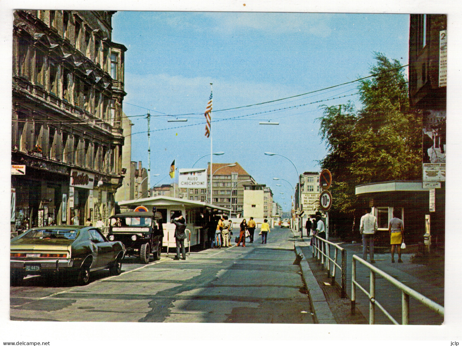 BERLIN - Check Point Charly. - Berlijnse Muur