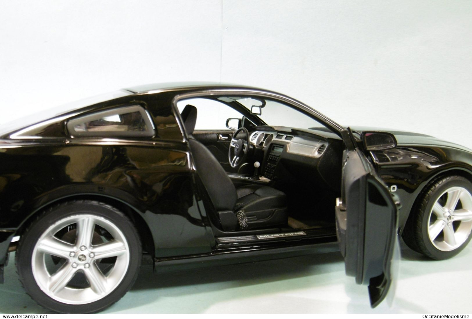 Greenlight - DRIVE FORD MUSTANG GT 2011 noir réf. 13609 Neuf NBO 1/18