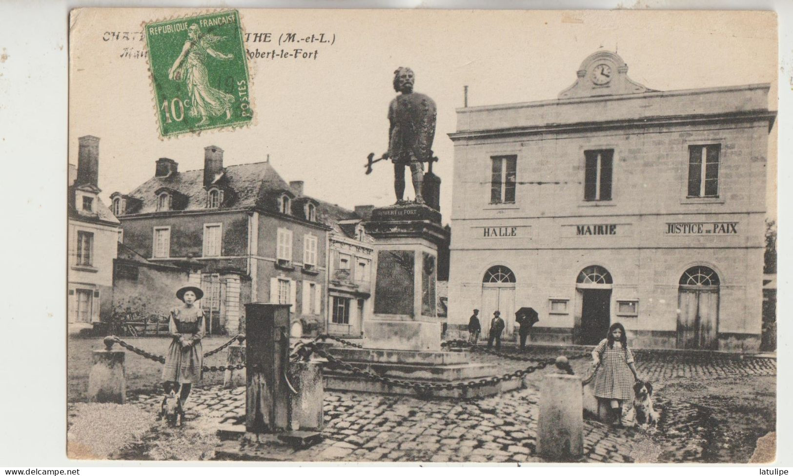 Chateauneuf-sur-Sarthe  49 Carte Circulée Timbrée Mairie  Et Monument  De.Robert-le-Fort Animé Petite Fille Avec Chiens - Chateauneuf Sur Sarthe