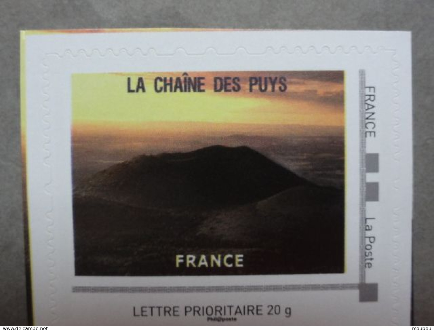 Chaine Des Puys ( Auvergne) - Timbre Autocollant Issu Collector "Géants Du Feu"- 2011 - Volcanes