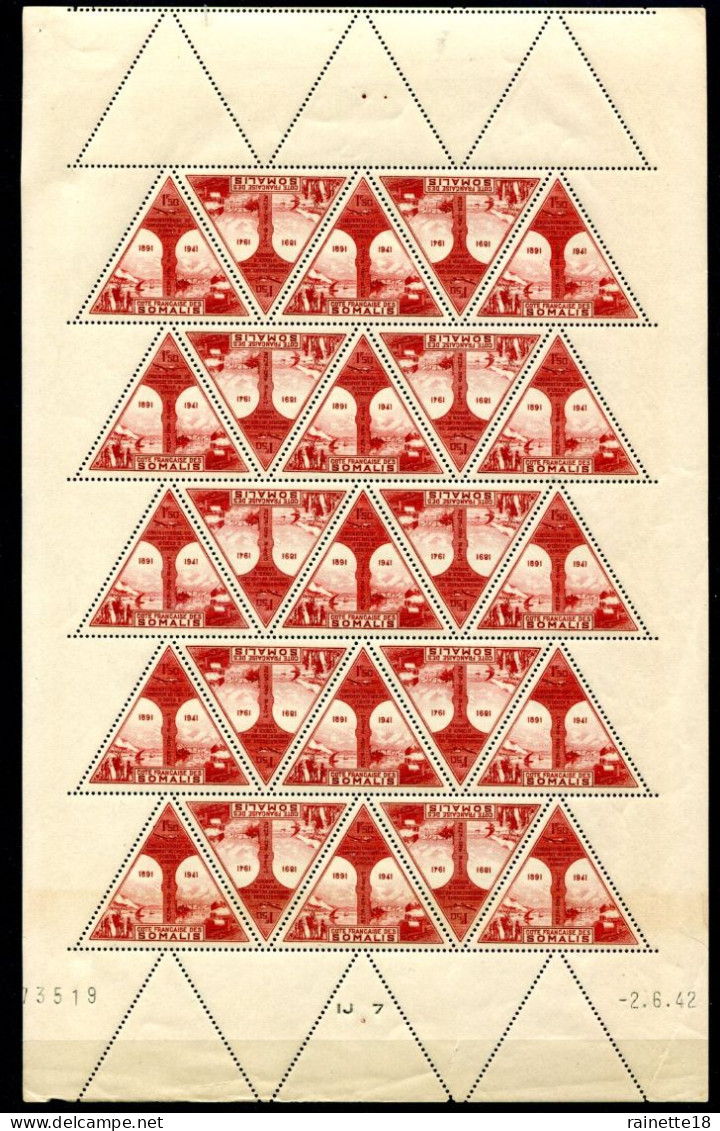 Cote Des Somalis   Feuille De 25 Timbres  PA 11/12 **, Avec Coin Daté - Unused Stamps