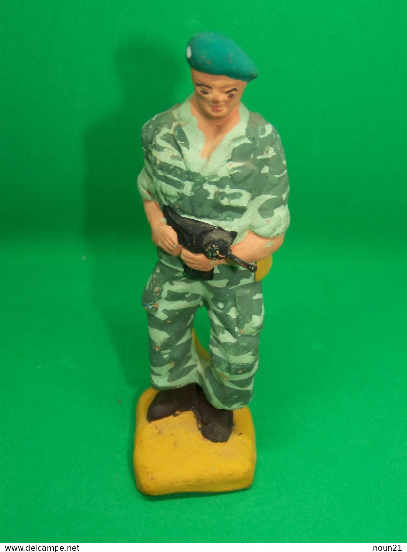 Figurine - Légion Etrangère - Légionnaire - Beret Vert - En Céramique, Terre Cuite - Hauteur Environ 11,5 Cm - Armee