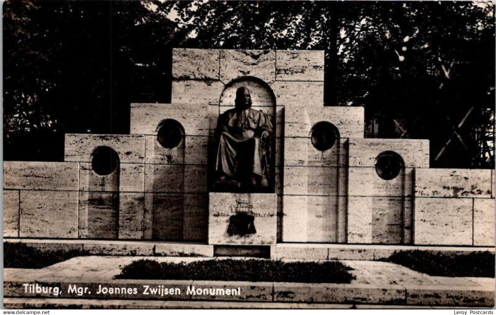 Mgr. Joannes Zwijsen Monument, Tilburg 1941 (NB) - Tilburg