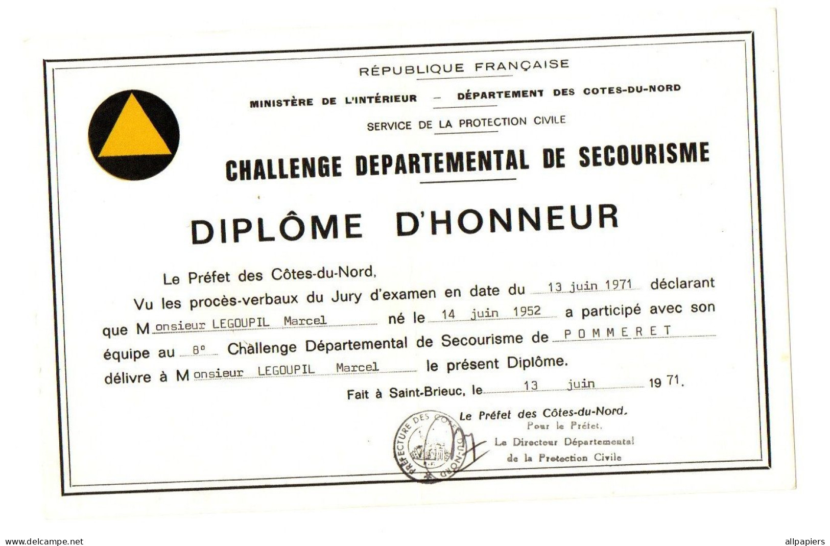Diplôme D'Honneur Challenge Départemental De Secourisme Service De La Protection Civile 1971 - Format : 21x13.5 Cm - Diplômes & Bulletins Scolaires