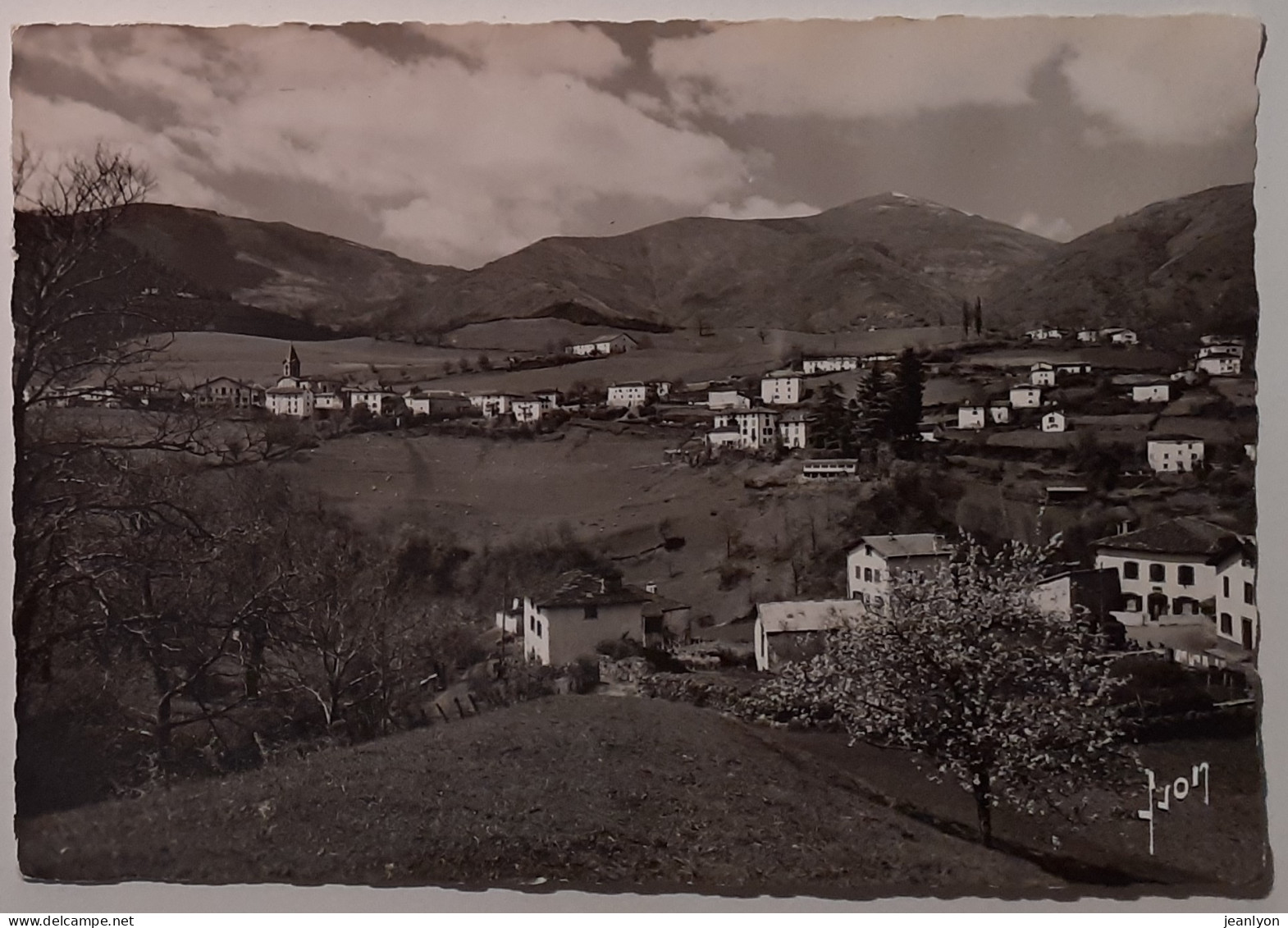 ARNEGUY ONDAROLES (64 Pyrénées Atlantiques) Et VALCARLOS (Espagne) - Vue Des Villages / Eglise / Montagne - Arnéguy