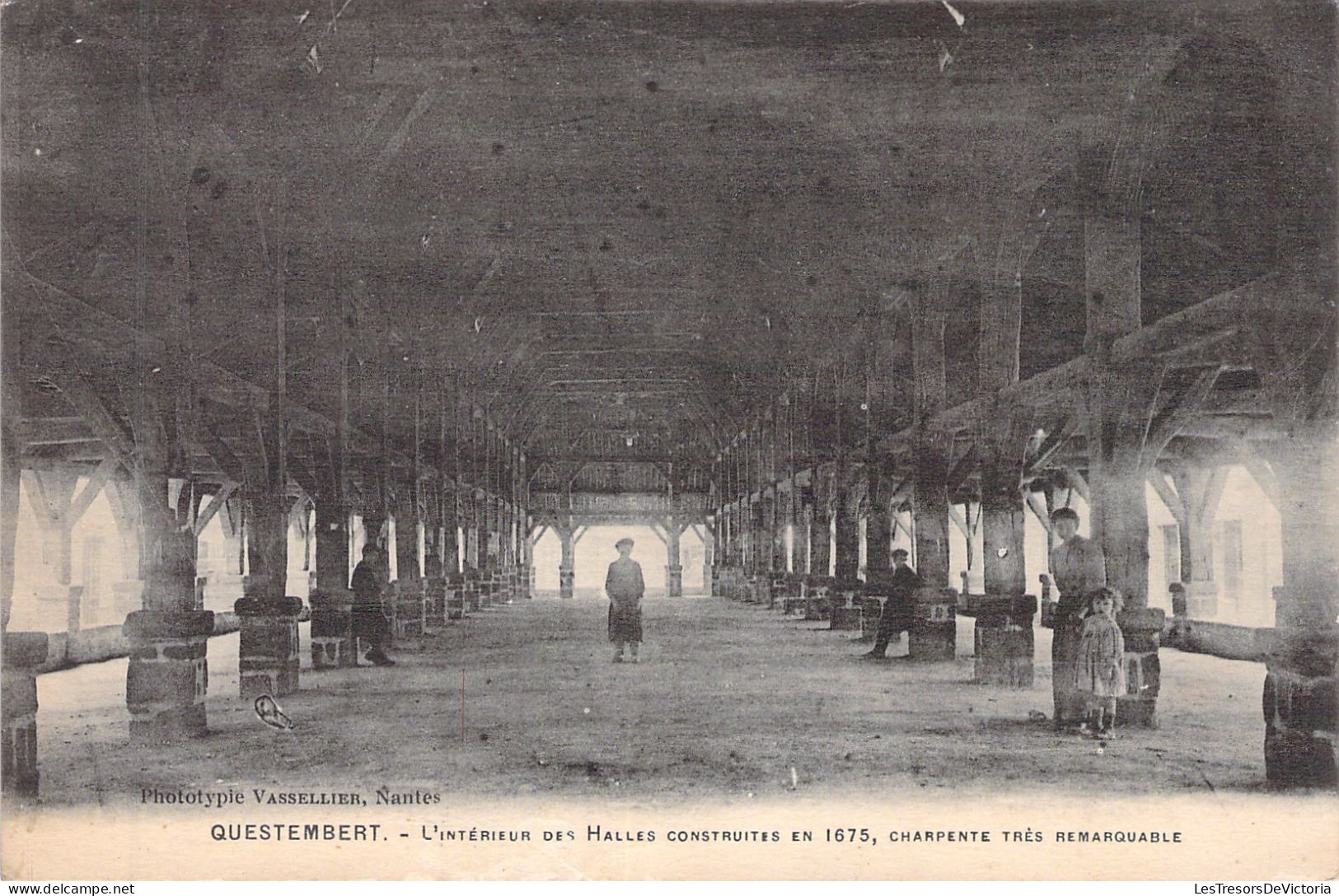 FRANCE - Questembert - L'interieur Des Halles Construites En 1675 - Charpente - Carte Postale Ancienne - - Questembert