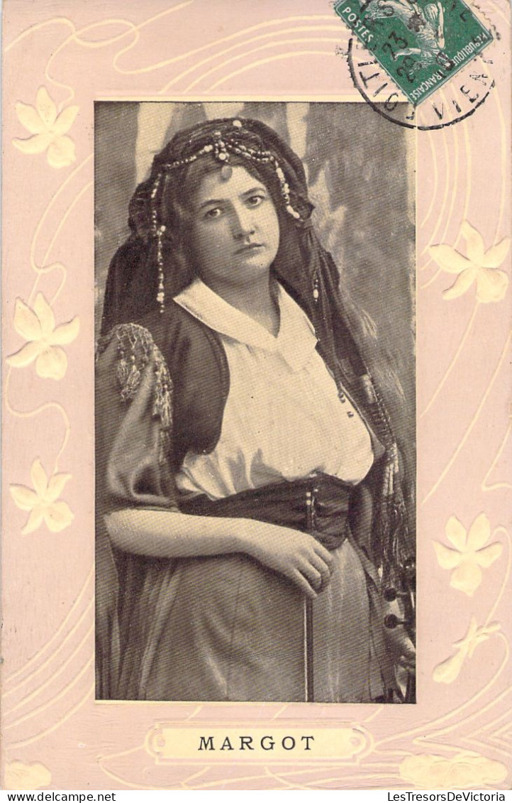 Folklore - Femme - Margot - Cadre Violet Fleuri - Carte Postale Ancienne - - Personnages