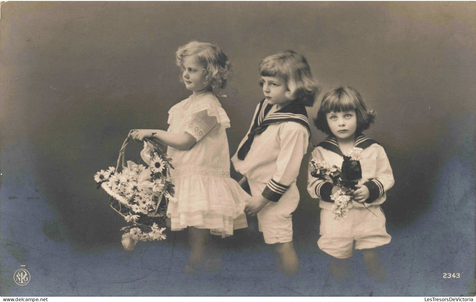 ENFANTS - Groupes D'enfants - Deux Frères Et Leur Grande Sœur En Fil Indienne - Carte Postale Ancienne - Gruppen Von Kindern Und Familien