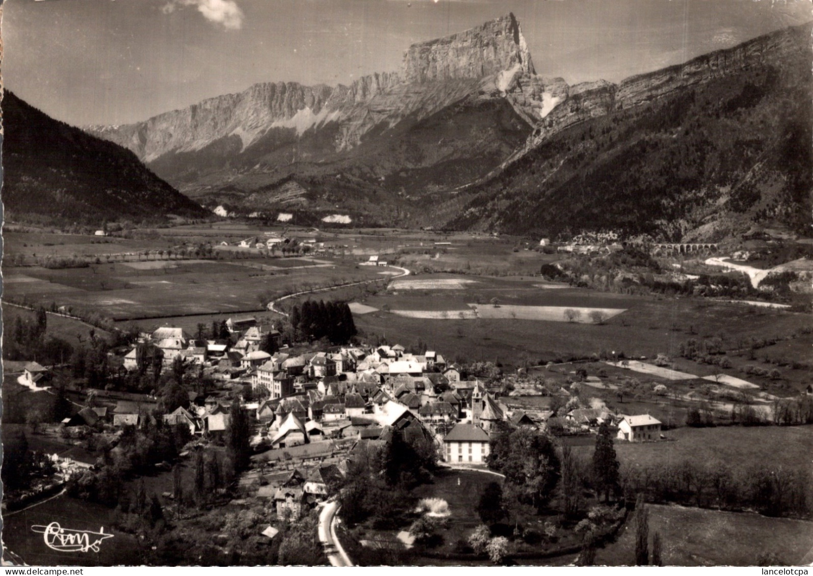 38 - CLELLES / VUE PANORAMIQUE ET LE MONT AIGUILLE - Clelles