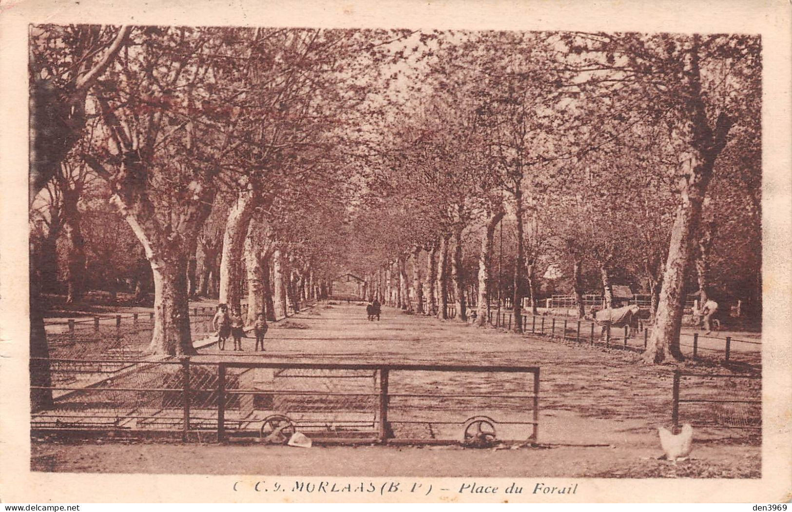 MORLAAS (Pyrénées-Atlantiques) - Place Du Forail - Voyagé 1937 (2 Scans) Lacourt, 170 Avenue Jean Jaurès à Lyon - Morlaas