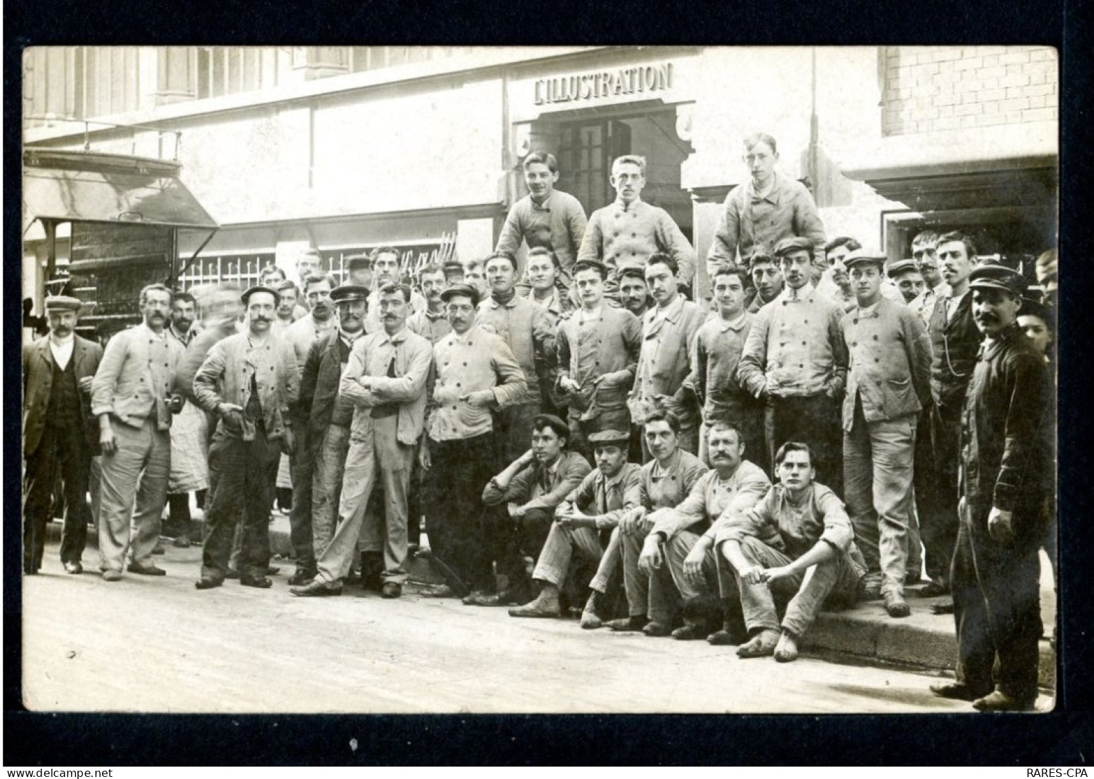 75 PARIS - LES EMPLOYES DU JOURNAL "L'ILLUSTRATION" - RUE SAINT GEORGES - SUPERBE - CPA PHOTO - Arrondissement: 09