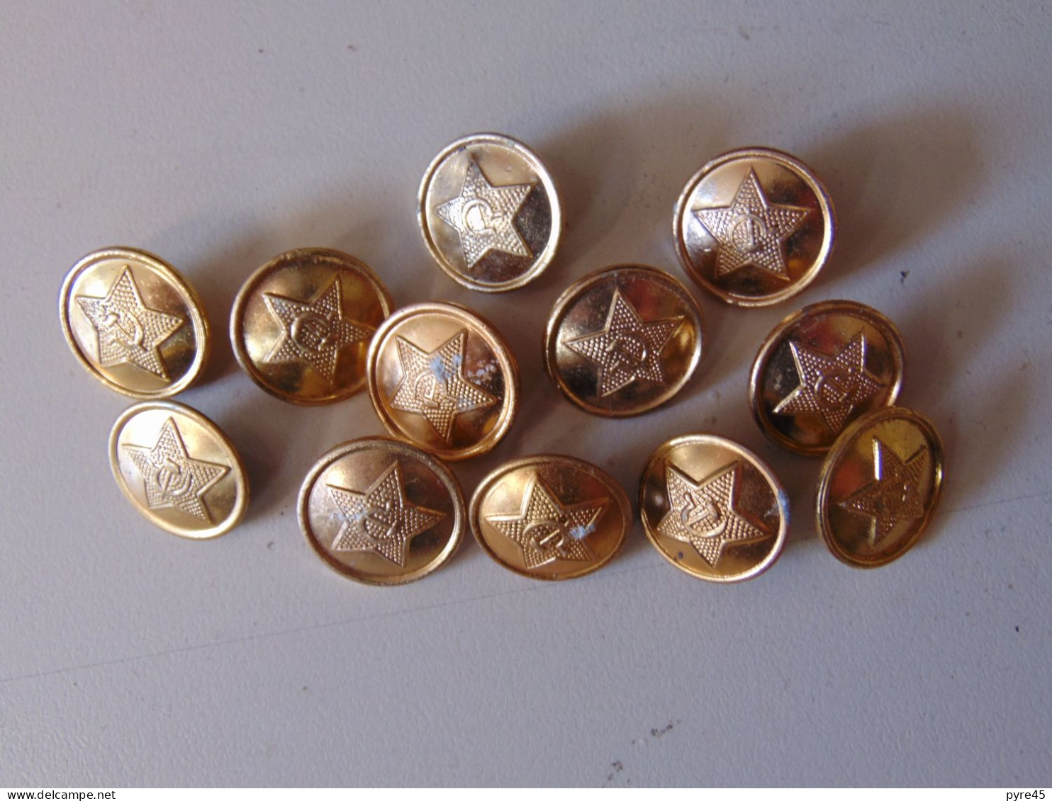 Lot De 12  Gros Boutons Dorés "  Armée Russe Faucille Et Marteau Dans Une étoile " - Buttons