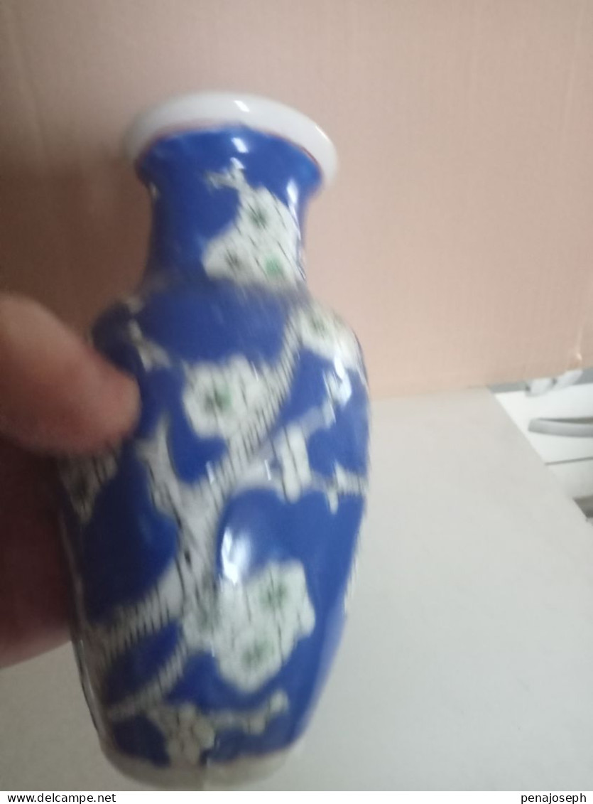 vase ancien petit, en porcelaine hauteur 16 cm