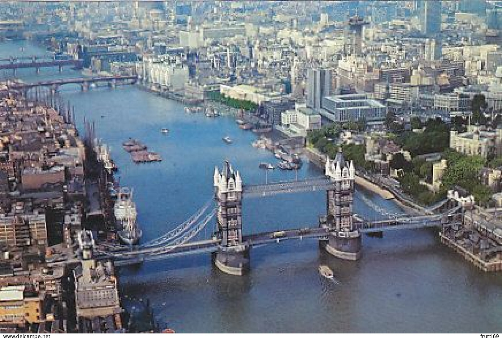 AK 173692 ENGLAND - London - Tower Bridge And The City Of London - River Thames