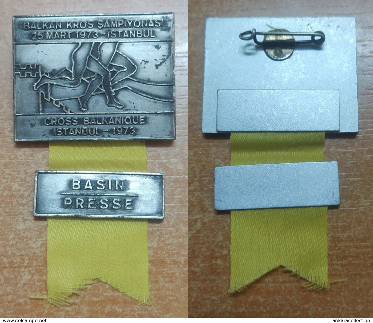 AC -  BALKAN CROSS COUNTRY CHAMPIONSHIPS 25 MARCH 1973 ISTANBUL PRESS BADGE PIN - Kleding, Souvenirs & Andere