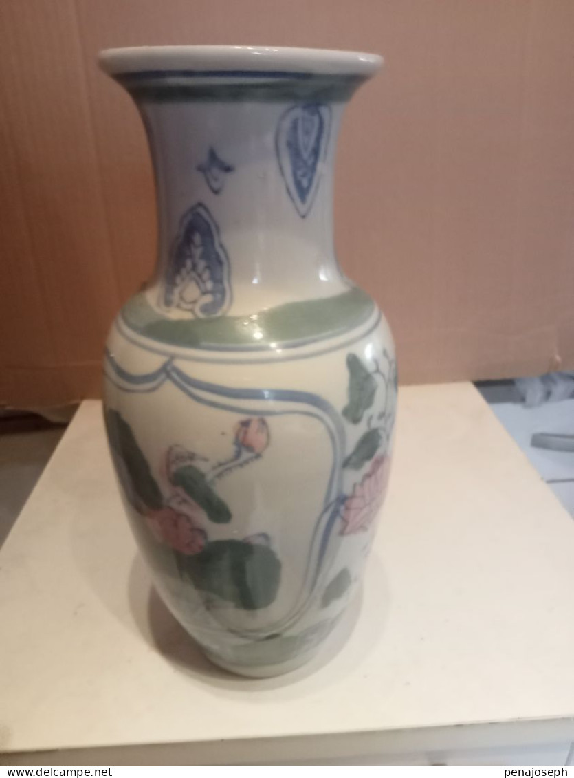 Vase Ancien En Porcelaine Hauteur 25,5cm Diamètre 12 Cm - Jarrones