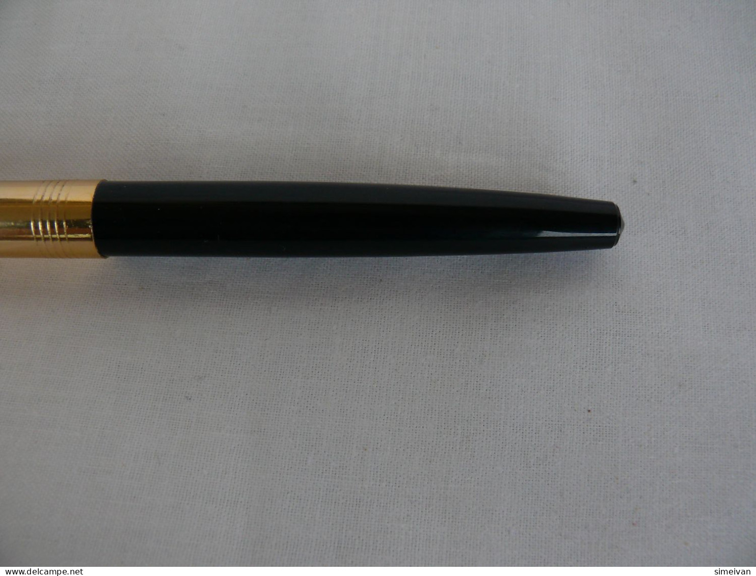 Vintage Fountain Pen Black Body Gold Cap Unbranded #2033 - Schreibgerät