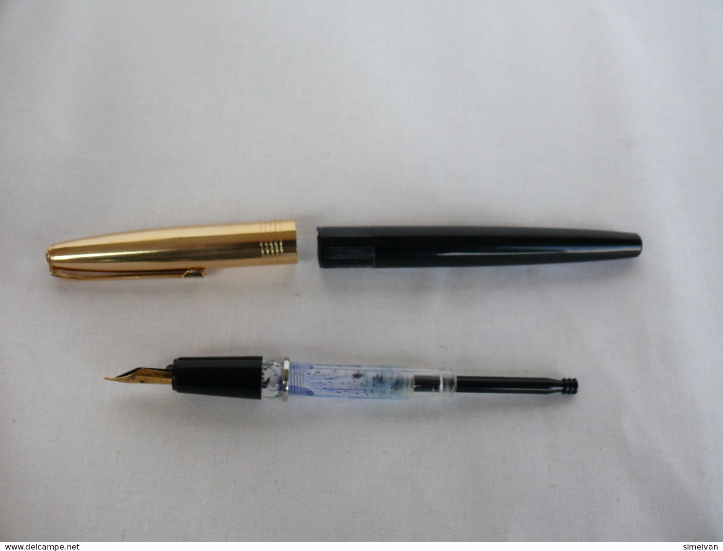 Vintage Fountain Pen Black Body Gold Cap Unbranded #2033