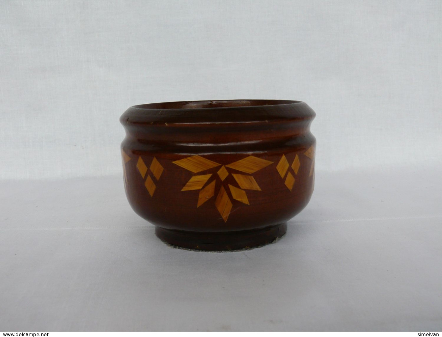 VINTAGE SMALL WOODEN BOWL #2042 - Pots