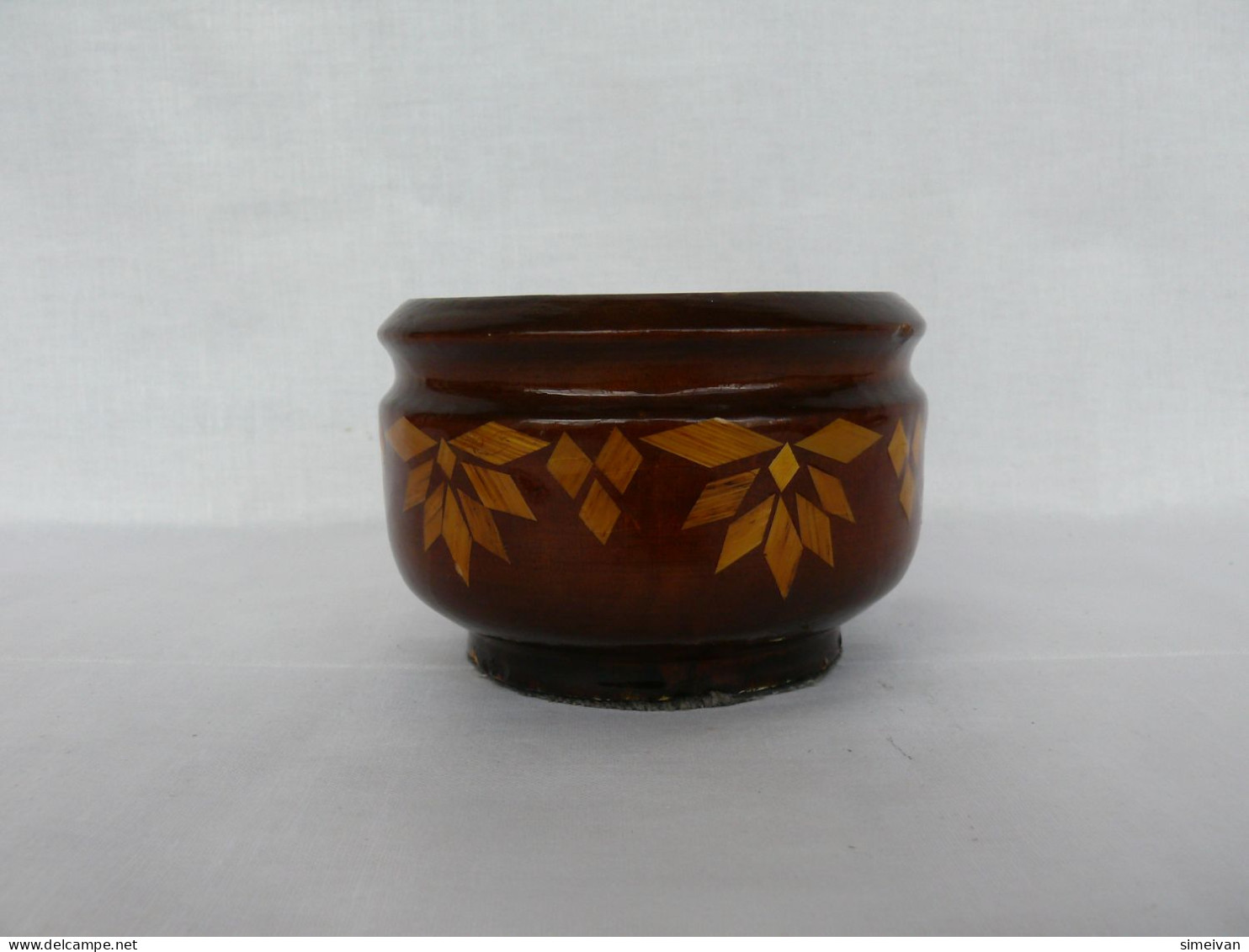 VINTAGE SMALL WOODEN BOWL #2042 - Kookpannen