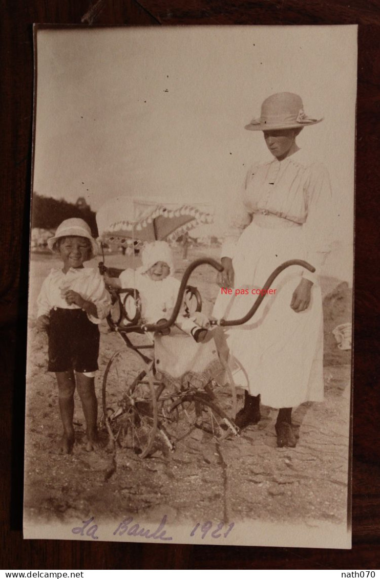 Photo 1921 La Baule Famille Plage Enfants Landau France Tirage Print Vintage - Orte