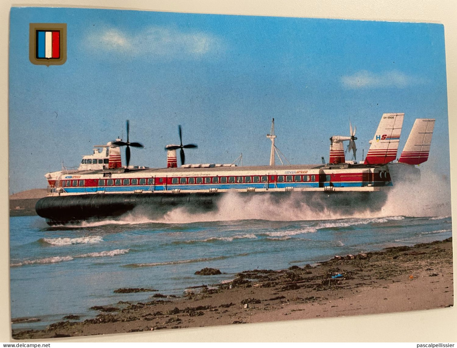 CPM - 62 - CALAIS - HOVERCRAFT GEANT Qui Assure La Liaison Entre La France Et L'Angleterre - 400 Places 65 Voitures - Hovercrafts