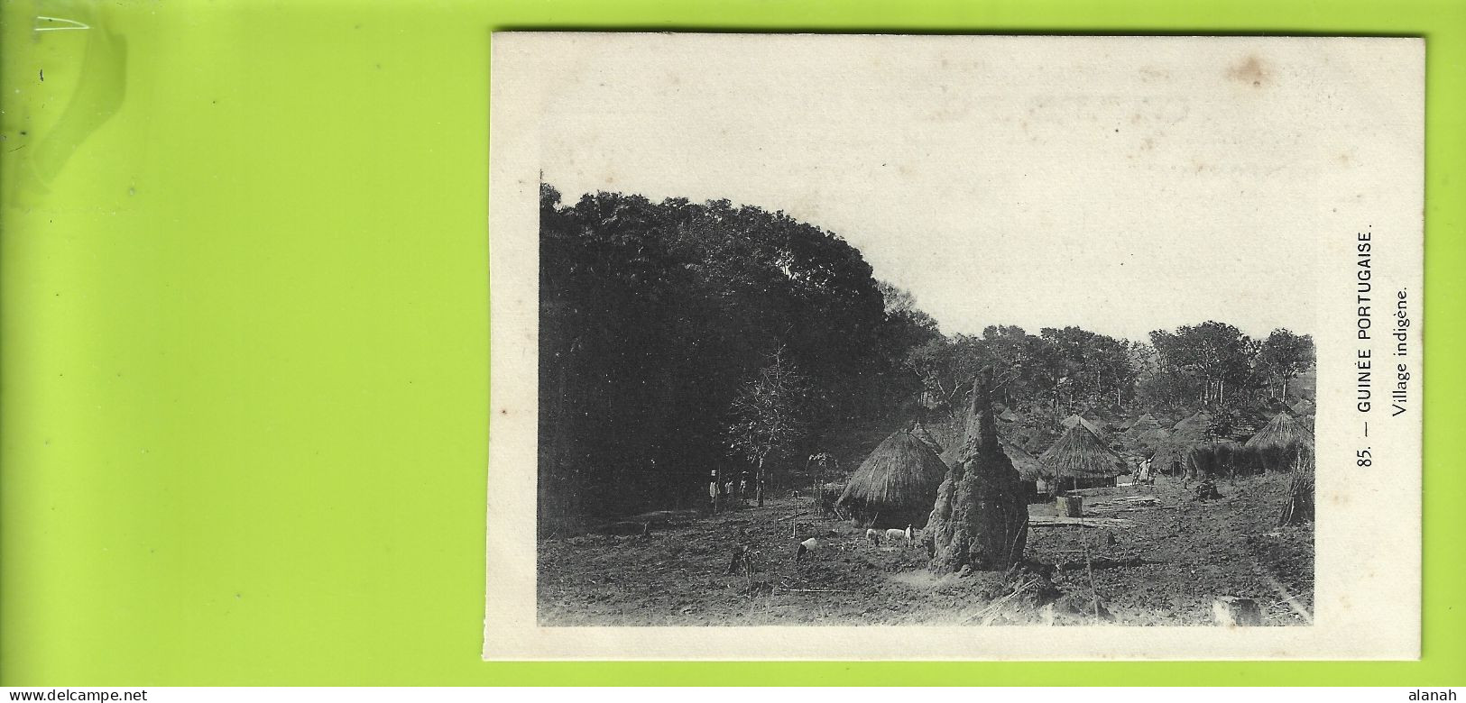 Un Village Indigène En Guinée Portugaise (Longuet) Guinea Bissau - Guinea-Bissau