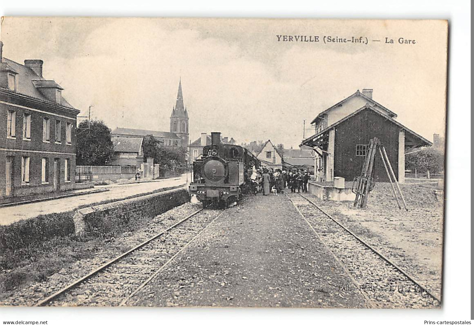 CPA 76 Yerville La Gare Train Tramway  - Yerville