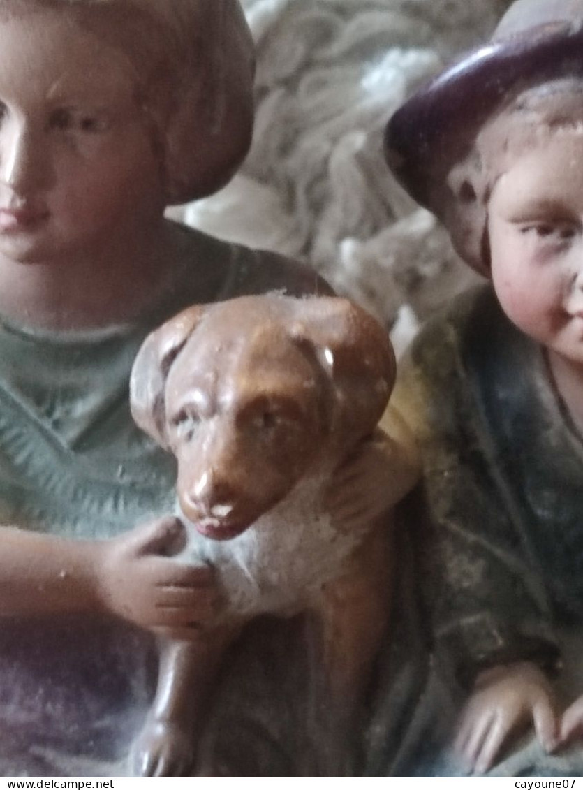 Sujet en plâtre polychrome statue garçon et fillette avec leur chien titrée "Le Petit Montagnard"