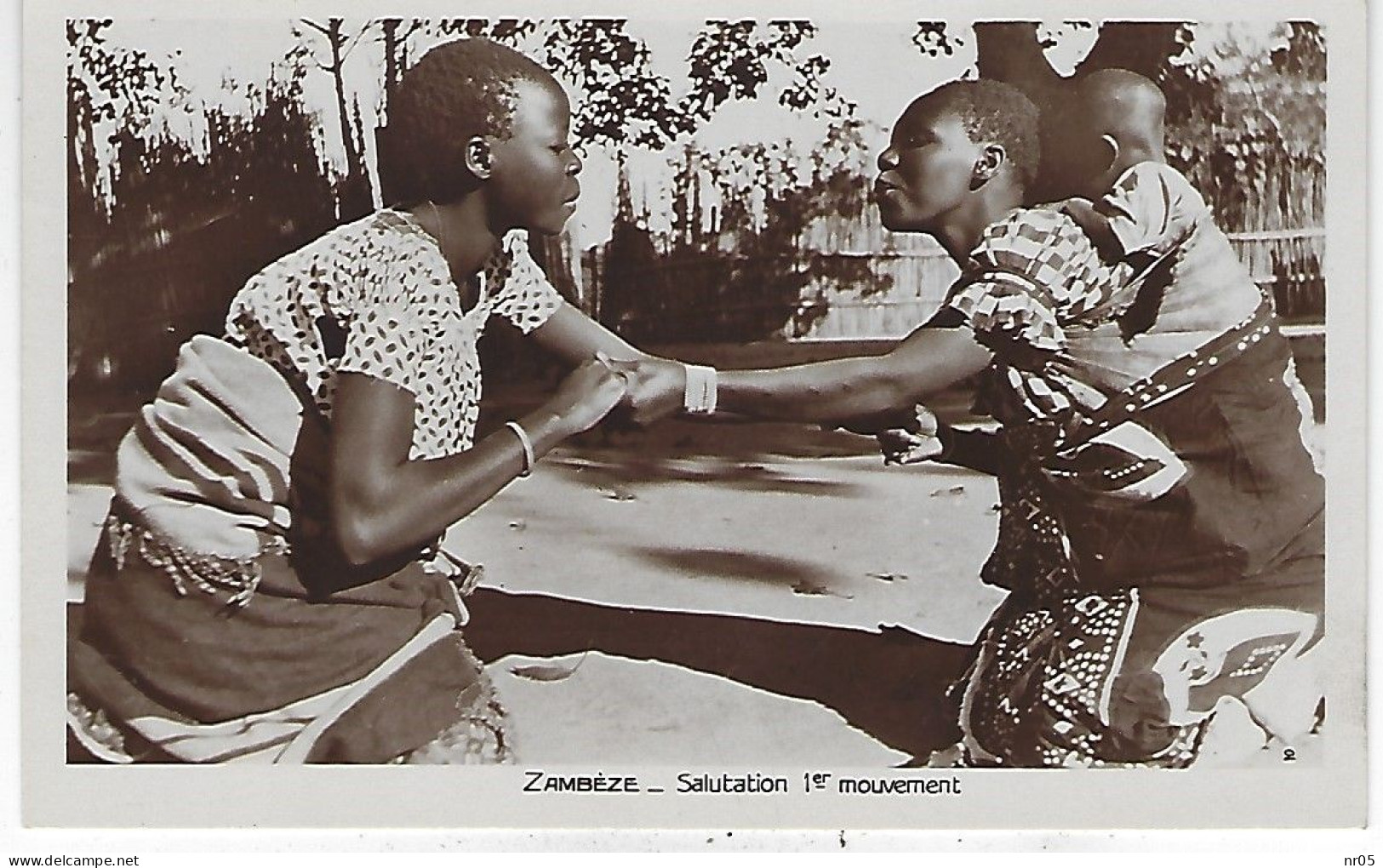 ZAMBIE  ( Afrique ) - ZAMBEZE - Salutation 1 Er Mouvement ( Salutation Indegene ) - Zambie