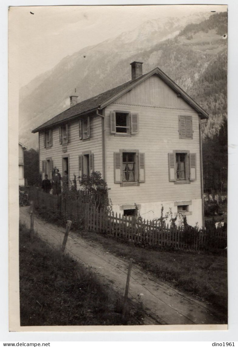 PHOTO 558 - Photo Originale 11x17 - Chalet à CHAMONIX Ou Environs ( Pancarte à Louer Au - Dessus De La Porte D'entrée ) - Lugares